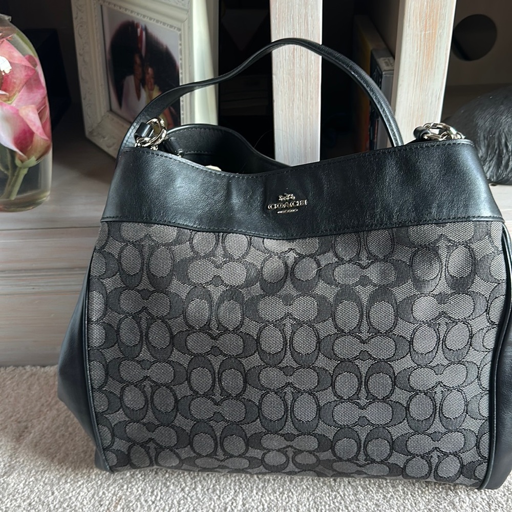 Coach shoulder bag - almost never used - like new